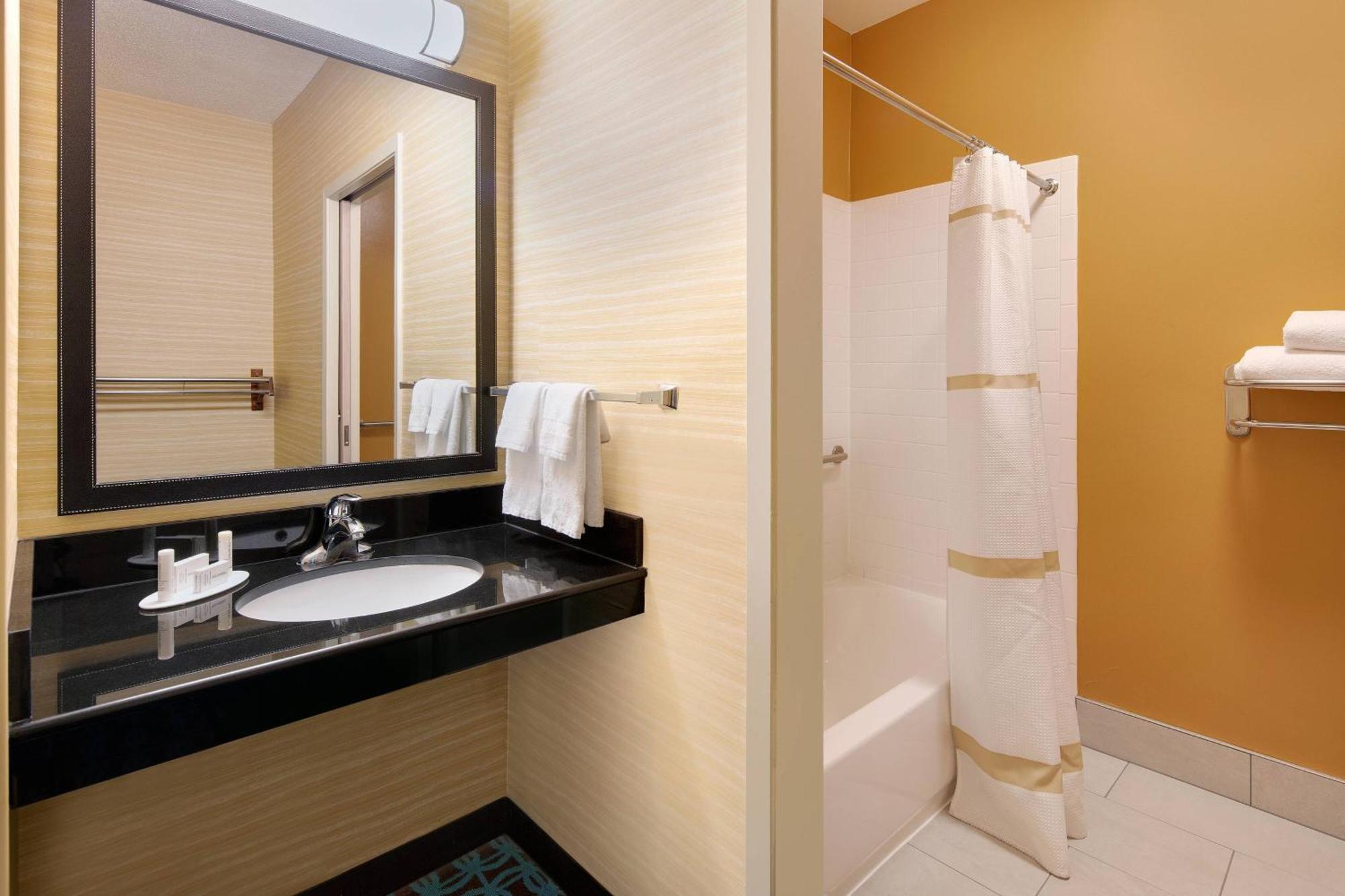 Fairfield Inn & Suites Austin University Area Eksteriør billede