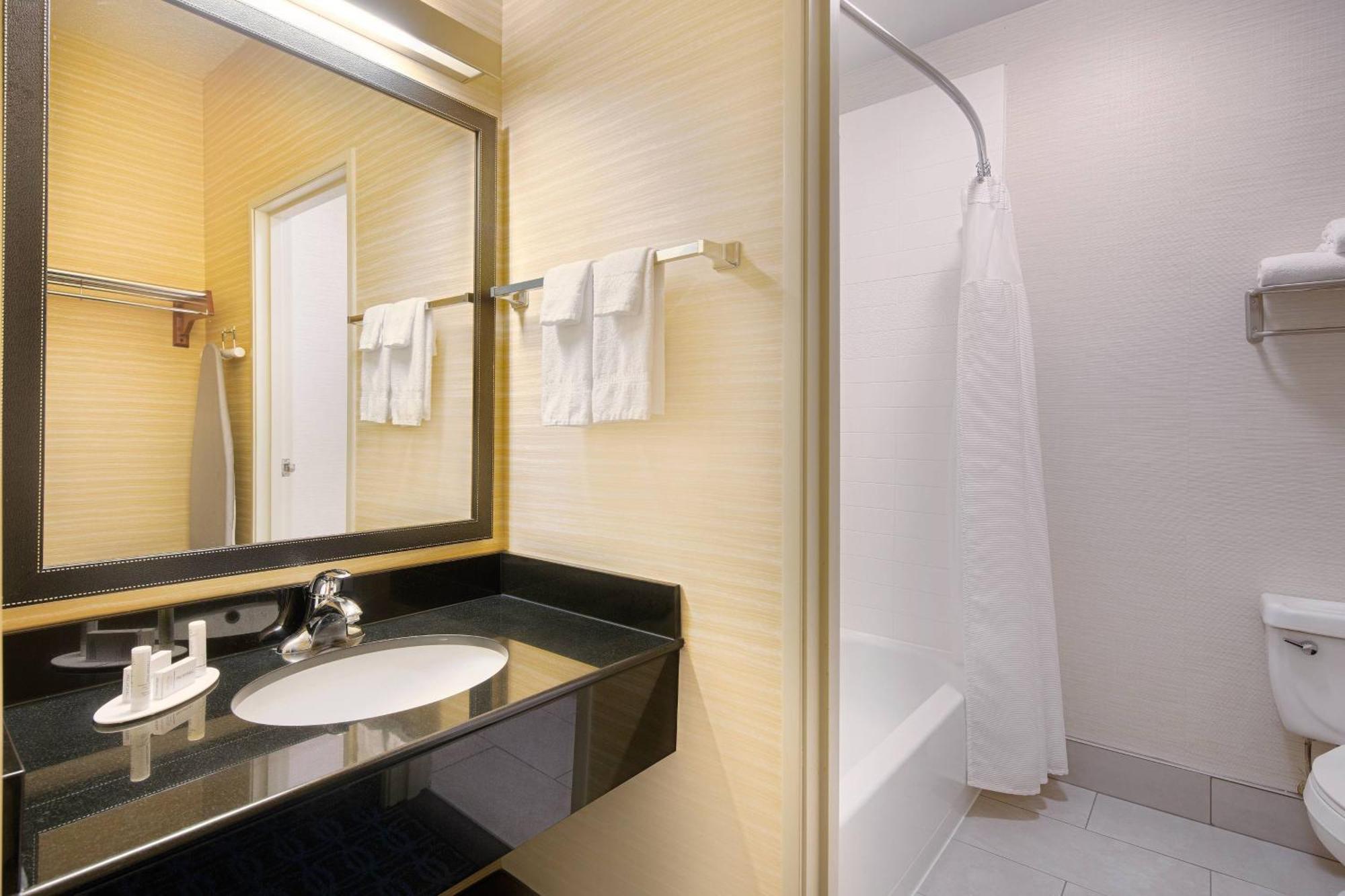 Fairfield Inn & Suites Austin University Area Eksteriør billede